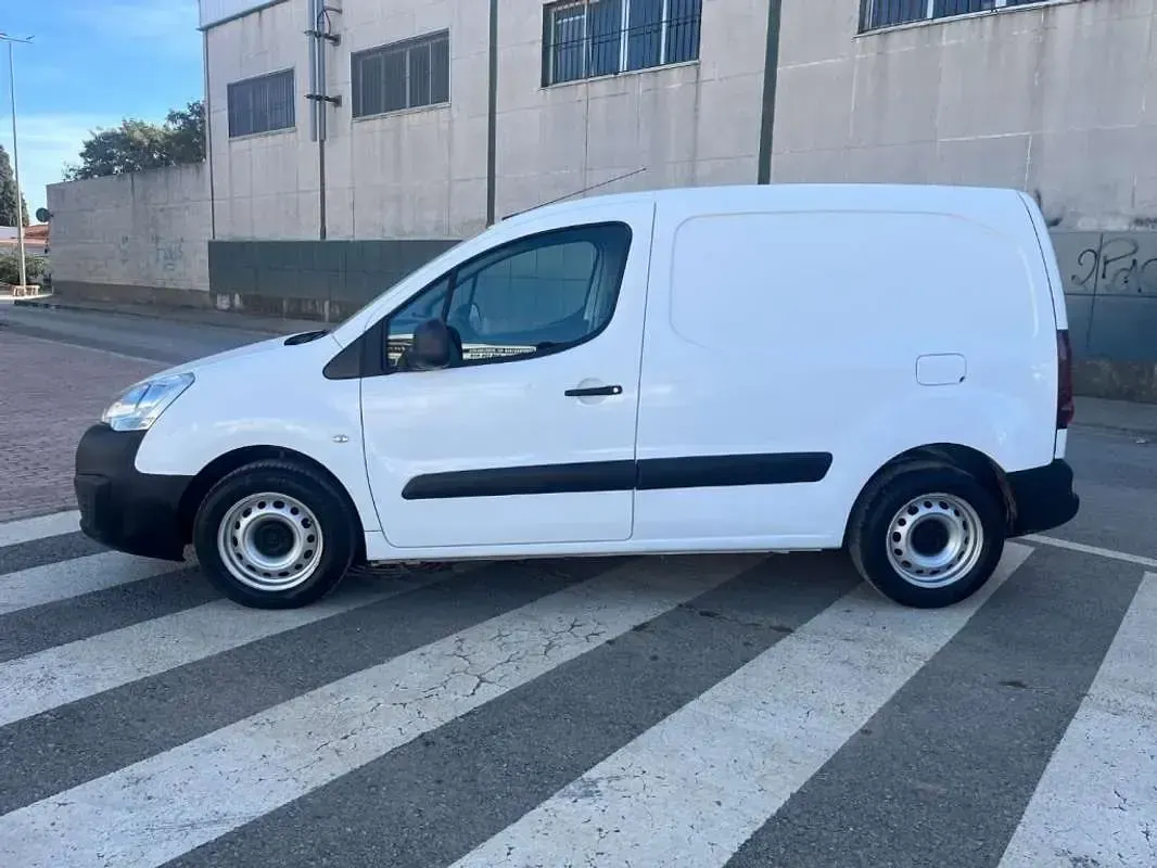 Usado Citroën Berlingo 75 CV (55 kW) 2017 Blanco Monovolumen
