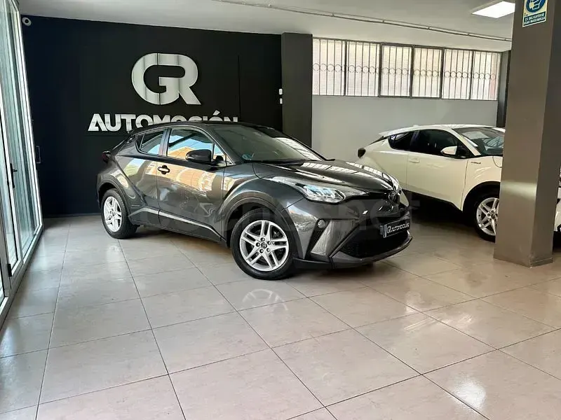 Usado Toyota C-HR Advance 122 CV (89 kW) 2023 Gris / plata SUV