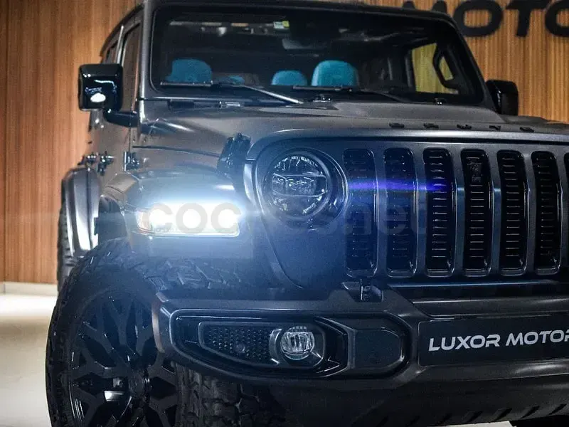 Usado Jeep Wrangler Sahara 381 CV (280 kW) 2023 Gris / plata SUV