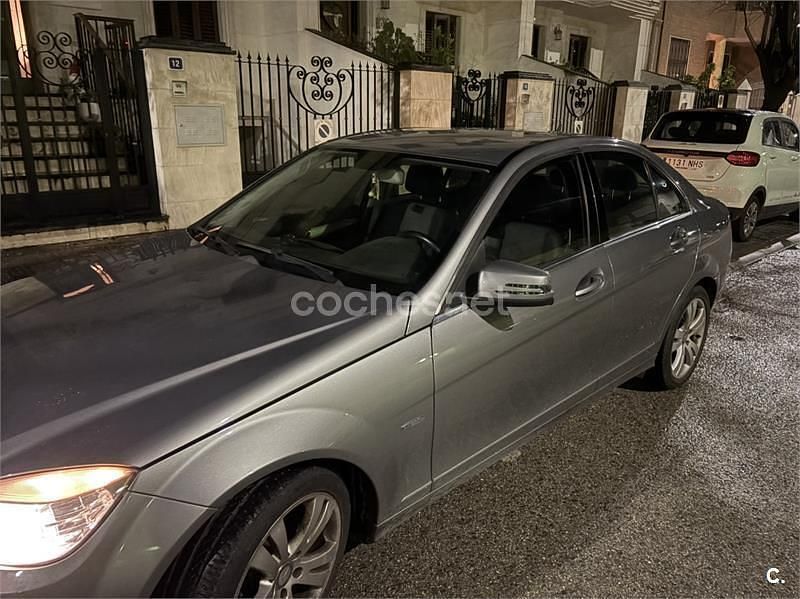 Usado Mercedes C200 Avantgarde 136 CV (100 kW) 2010 Gris / plata Berlina