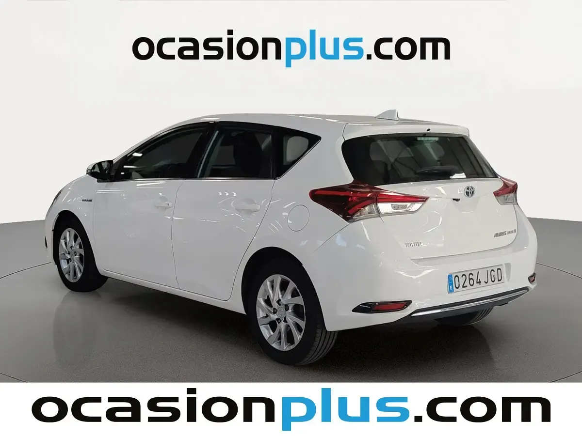 Usado Toyota Auris Active 136 CV (100 kW) 2015 Blanco