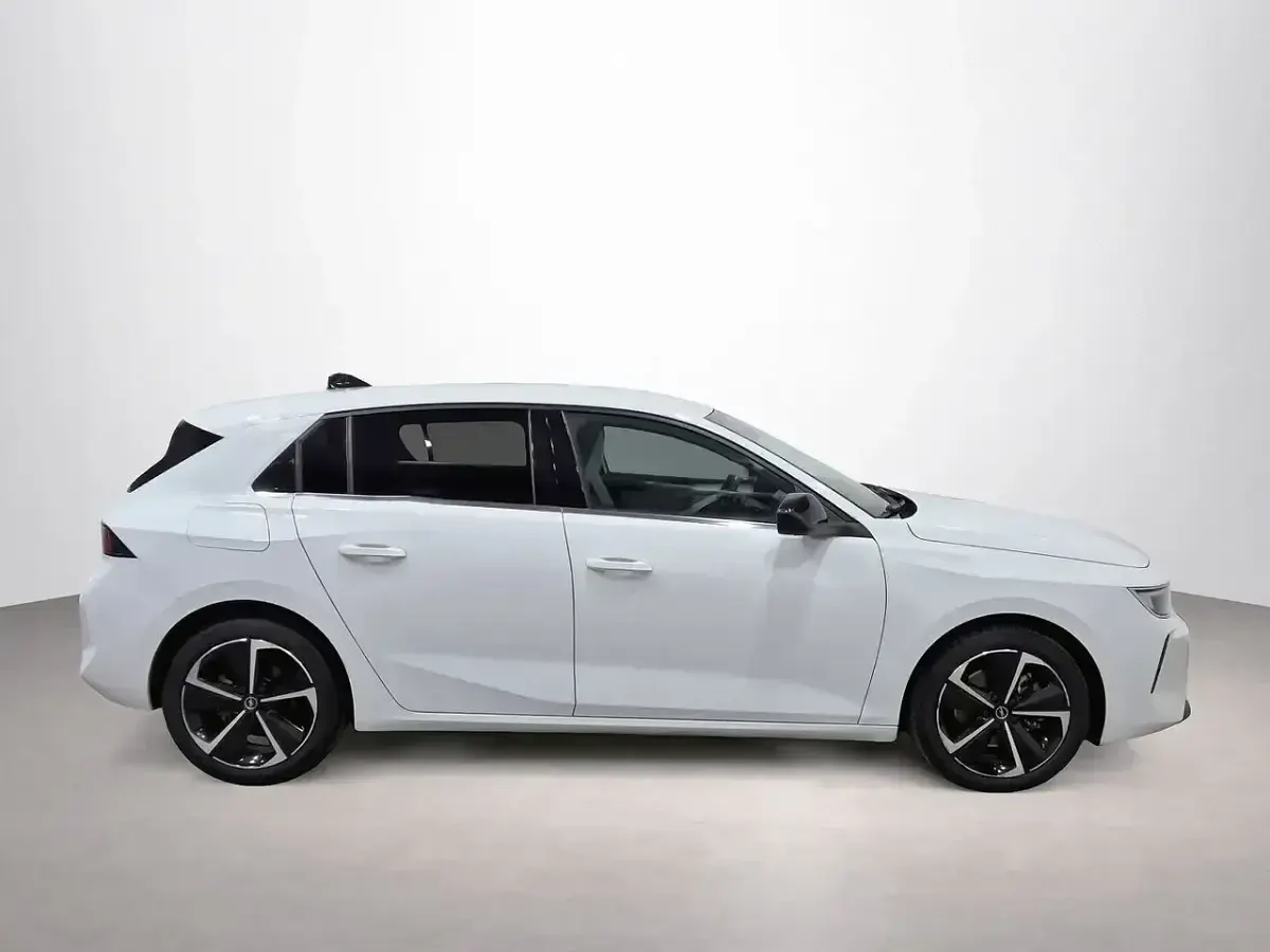 Usado Opel Astra Elegance 131 CV (96 kW) 2023 Blanco Utilitario