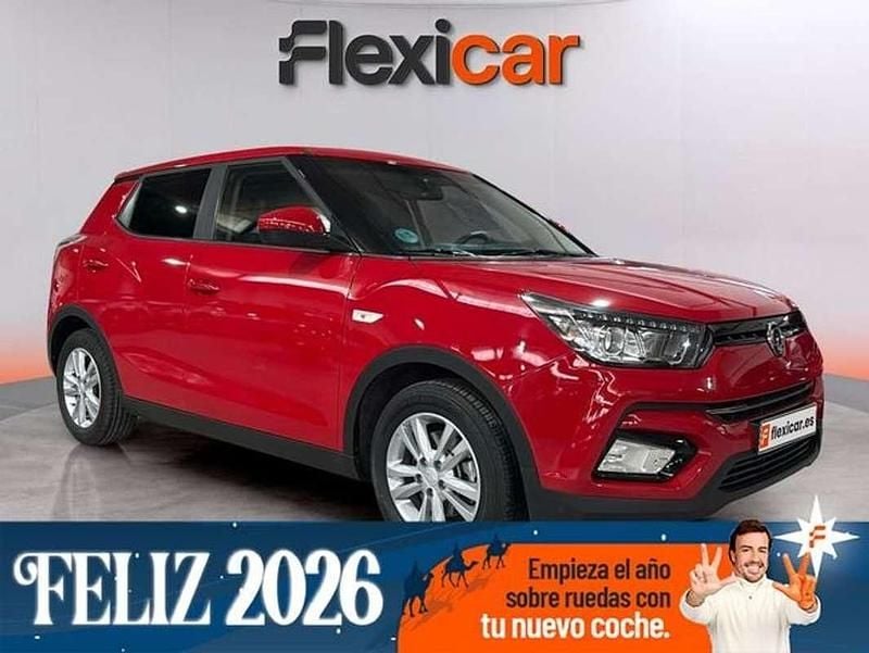 Rojo Usado 2017 Ssangyong (KGM) Tivoli Limited SUV | 10.290 € (Precio justo) - Imagen 1/4
