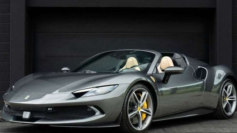 Gris Nuevo 2025 Ferrari 296 Coupe | 353.900 € - Imagen 1/4