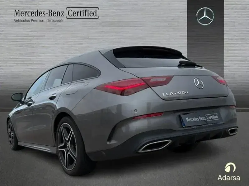 Usado Mercedes CLA200 150 CV (110 kW) 2024 Gris montaña Coupe