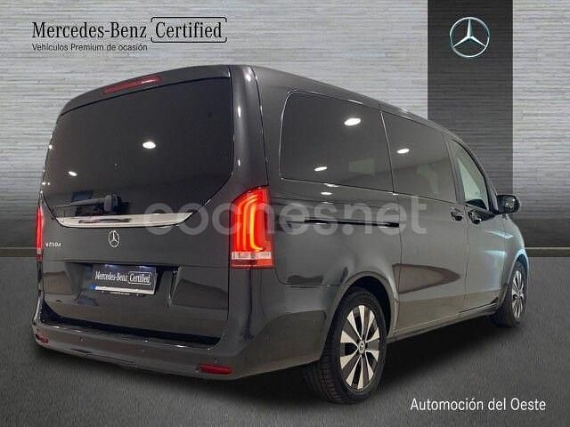 Usado Mercedes V250 Avantgarde 190 CV (139 kW) 2023 Gris / plata Monovolumen