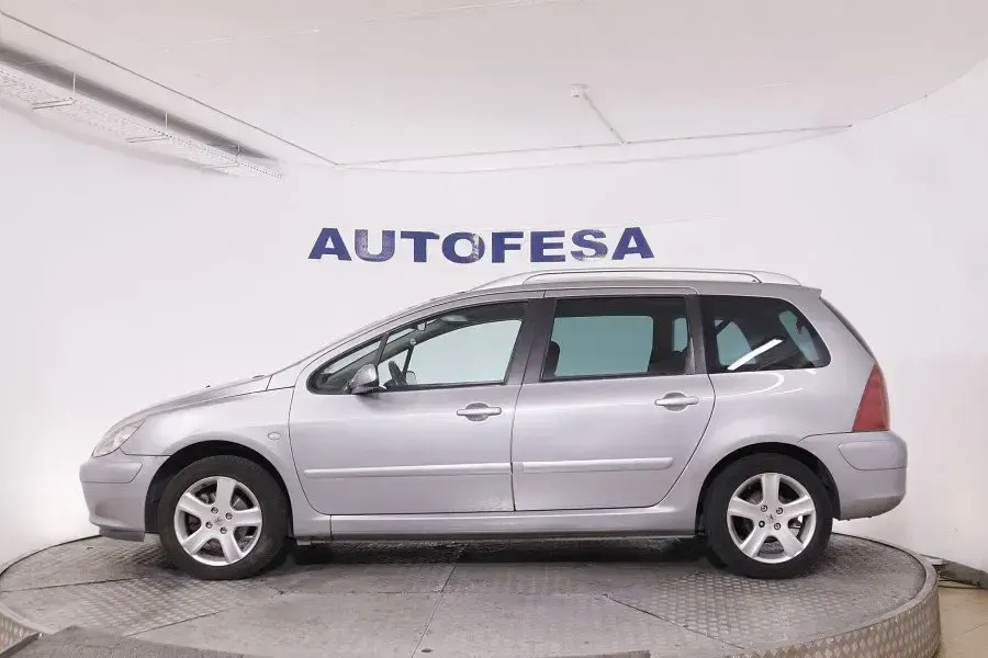 Usado Peugeot 307 136 CV (100 kW) 2004 Gris plata Familiar