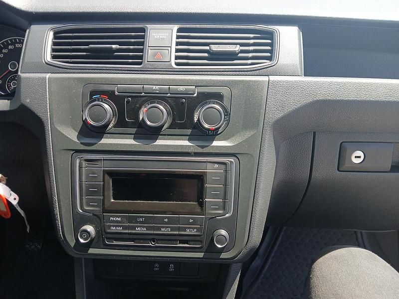 Usado VW Caddy Maxi Pro 102 CV (75 kW) 2020 Blanco candy Monovolumen