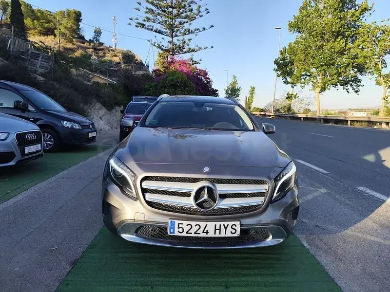 Usado Mercedes GLA220 Style 170 CV (125 kW) 2014 Gris / plata SUV