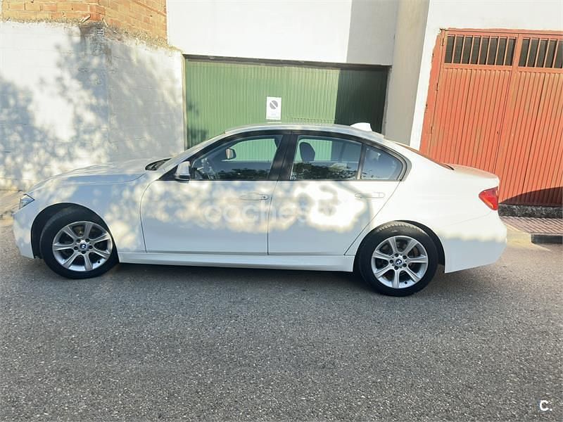 Usado BMW 318 Sport Line 143 CV (105 kW) 2013 Blanco Berlina