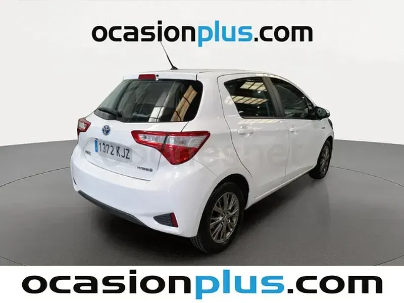 Usado Toyota Yaris Hybrid Active 100 CV (73 kW) 2018 Blanco Berlina