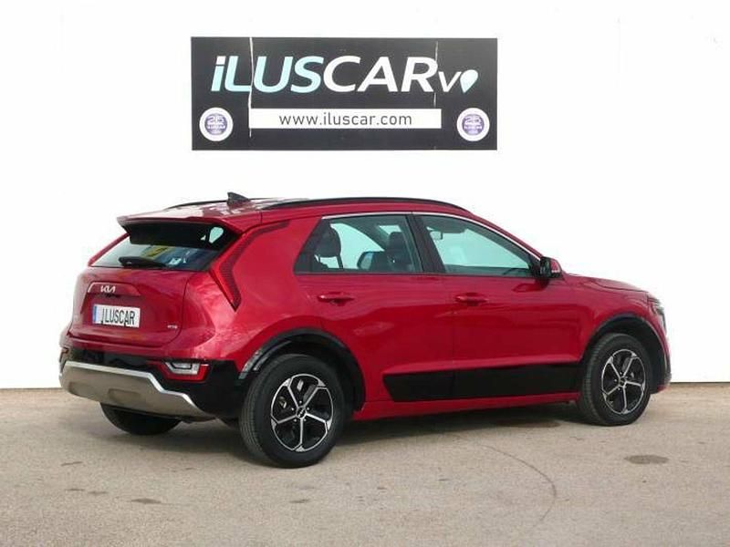 Usado Kia Niro 143 CV (105 kW) 2024 Rojo metalizado SUV