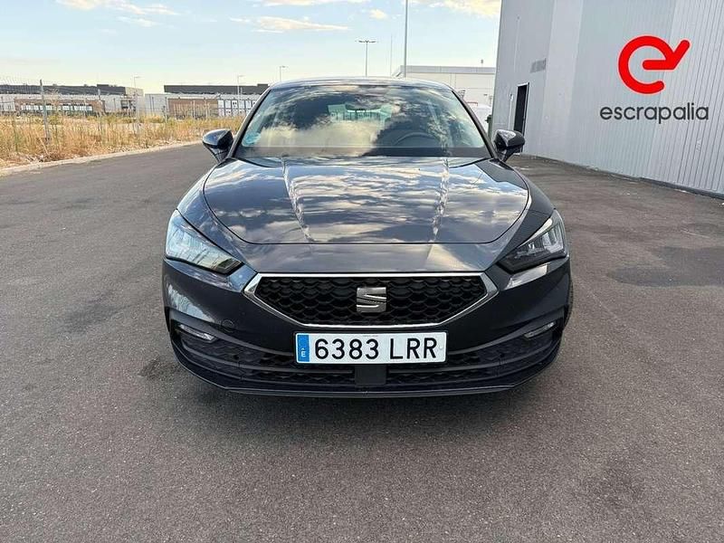 Usado Seat Leon Style 116 CV (85 kW) 2021 Negro Utilitario