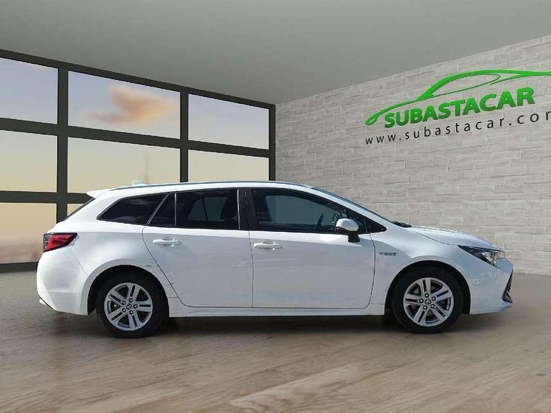 Begagnad Toyota Corolla Business Edition 122 HK (89 kW) 2021 Vit Kombi