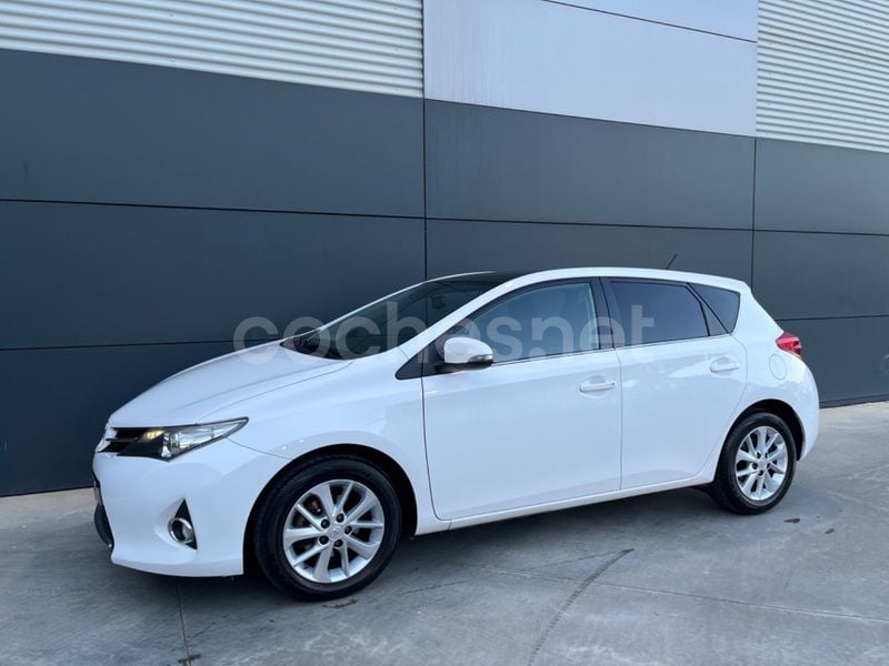 Blanco Usado 2014 Toyota Auris Active Berlina | 10.990 € (Precio justo) - Imagen 1/4