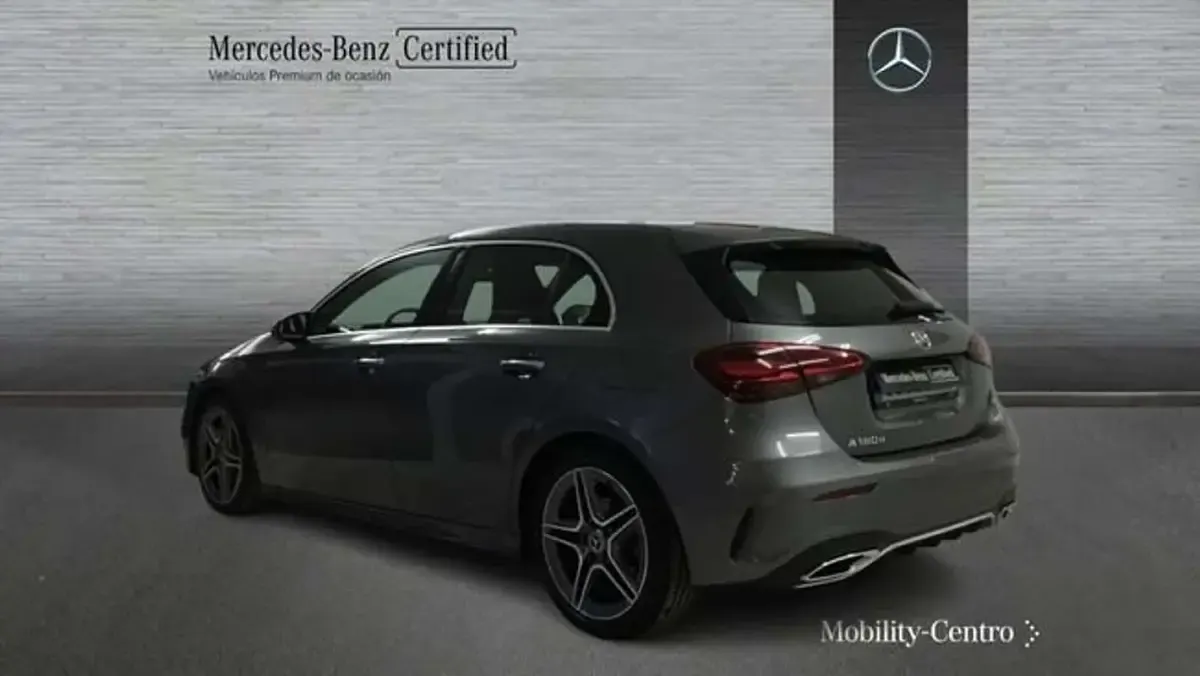 Usado Mercedes A180 109 CV (80 kW) 2024 Gris Utilitario