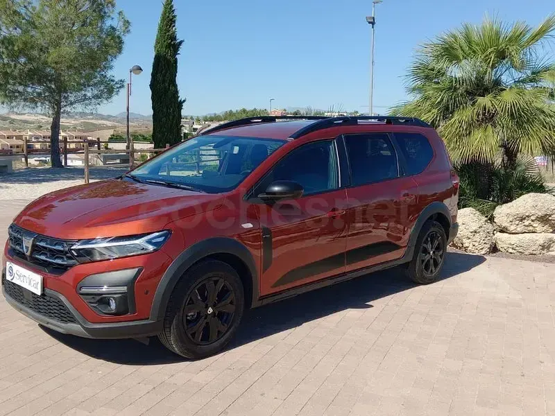 Usado Dacia Jogger Extreme 100 CV (73 kW) 2022 Marrón Monovolumen