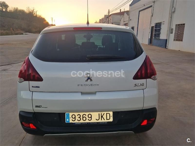 Usado Peugeot 3008 Allure 115 CV (84 kW) 2015 Blanco Berlina