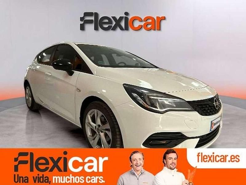 Usado Opel Astra Selective 110 CV (80 kW) 2018 Blanco Familiar