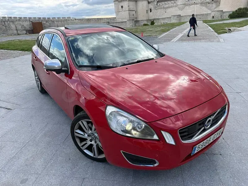 Usado Volvo V60 Summum 304 CV (223 kW) 2010 Rojo Familiar