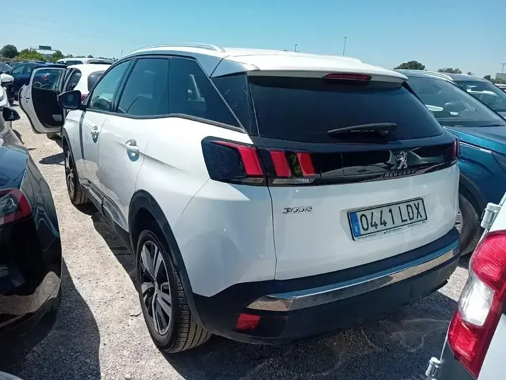 Usado Peugeot 3008 Allure 131 CV (96 kW) 2020 Blanco SUV
