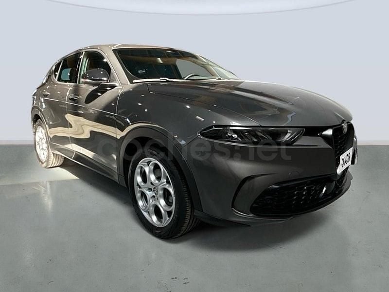 Usado Alfa Romeo Tonale Sprint 130 CV (95 kW) 2023 Gris / plata SUV