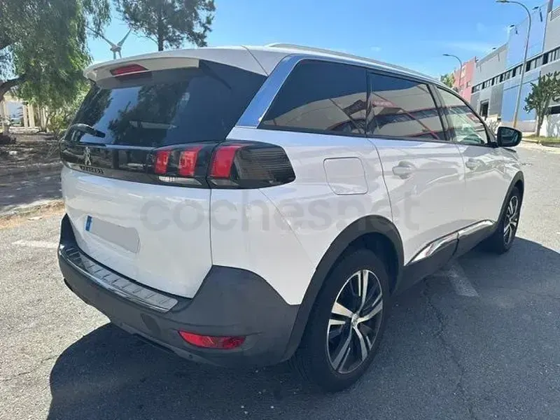 Usado Peugeot 5008 Allure 130 CV (95 kW) 2020 Blanco SUV