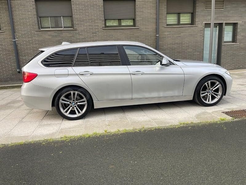 Usado BMW 318 Comfort Edition 143 CV (105 kW) 2014 Gris / plata Familiar