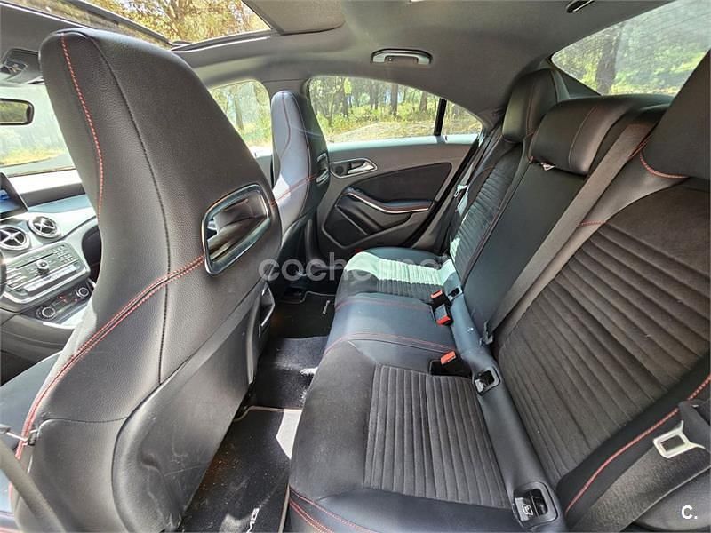 Usado Mercedes CLA200 136 CV (100 kW) 2018 Azul Berlina