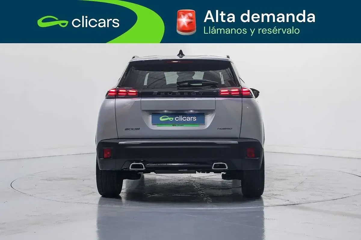 Usado Peugeot 2008 Allure 136 CV (100 kW) 2025 Plateado SUV