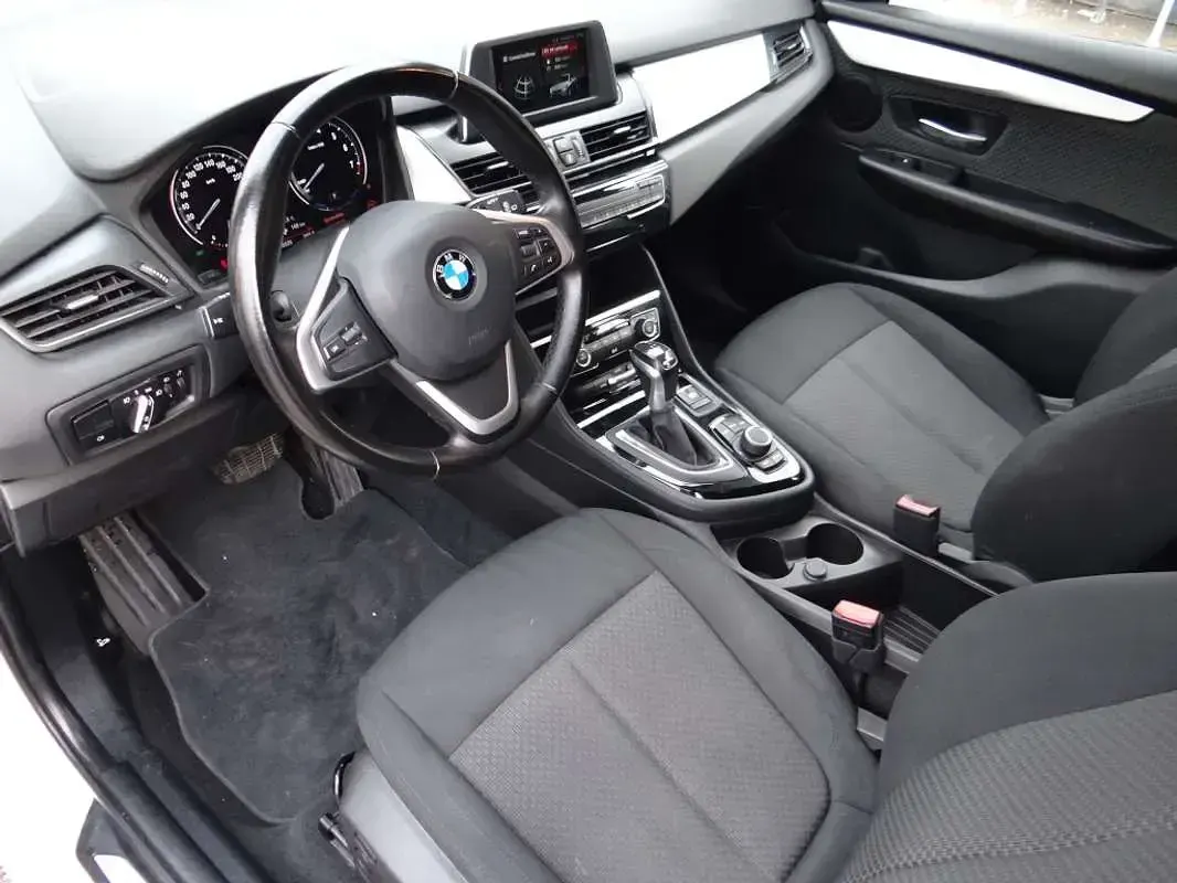 Usado BMW 225 Active Tourer iPerformance 224 CV (164 kW) 2019 Blanco Monovolumen