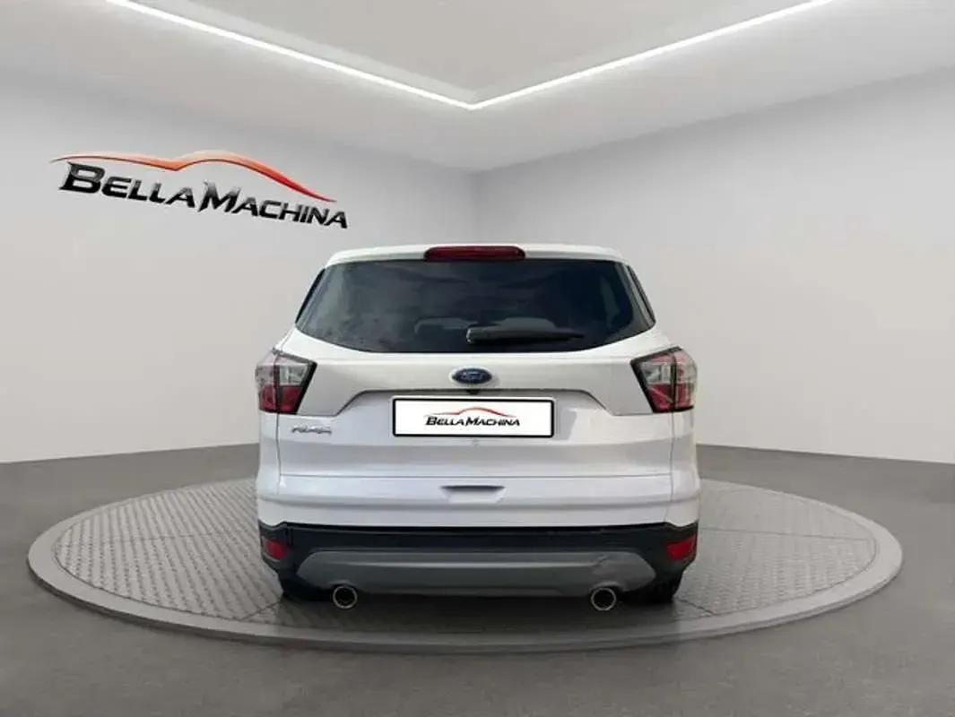 Usado Ford Kuga Titanium 150 CV (110 kW) 2017 Blanco SUV