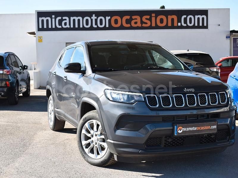 Usado Jeep Compass Limited 130 CV (95 kW) 2023 Gris / plata SUV