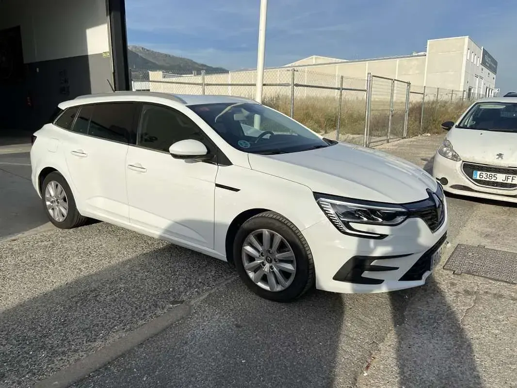Usado Renault Mégane GrandTour Intens 116 CV (85 kW) 2021 Blanco Familiar