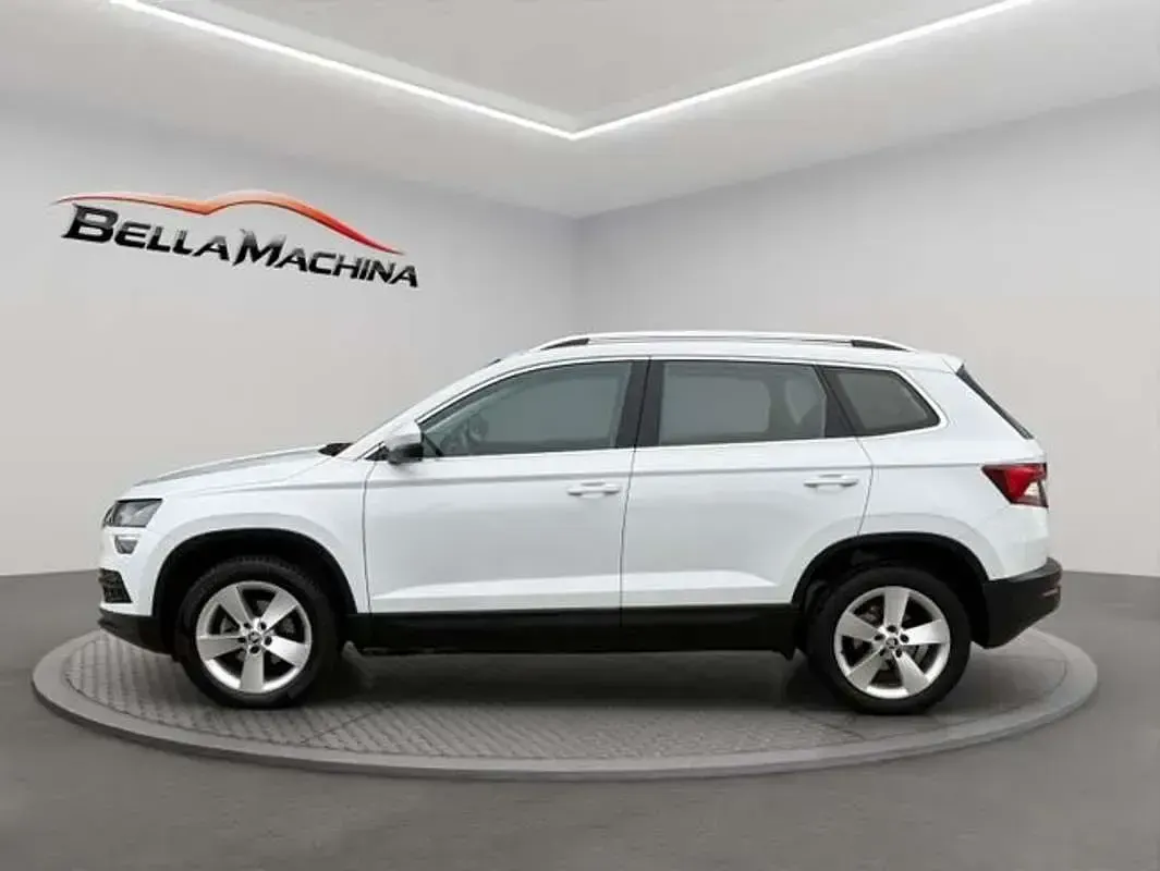 Usado Skoda Karoq Ambition 150 CV (110 kW) 2022 Blanco SUV