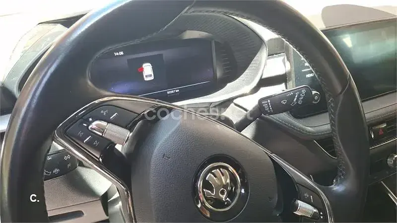 Usado Skoda Fabia Style 95 CV (69 kW) 2022 Gris / plata Utilitario