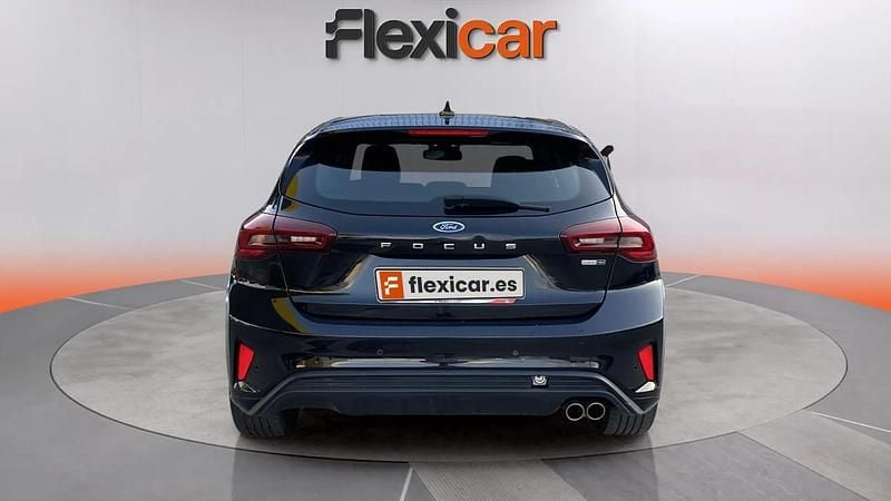 Usado Ford Focus ST-Line 125 CV (91 kW) 2023 Negro Berlina