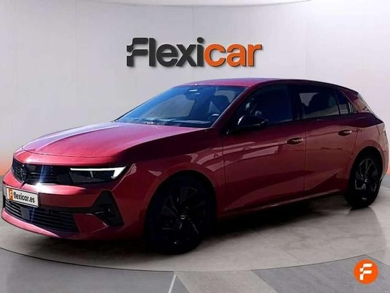 Usado Opel Astra 131 CV (96 kW) 2023 Rojo Berlina