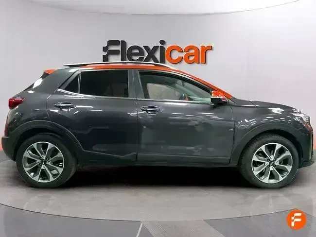 Usado Kia Stonic 100 CV (73 kW) 2019 Gris SUV