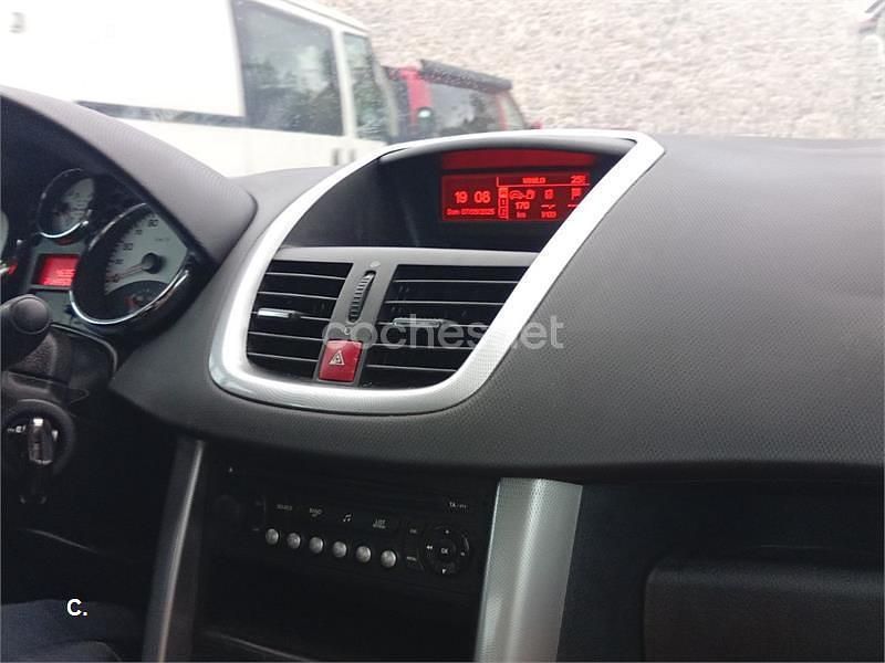 Gris / plata Usado 2007 Peugeot 207 Berlina | 2600 € (Buen precio) - Imagen 1/1