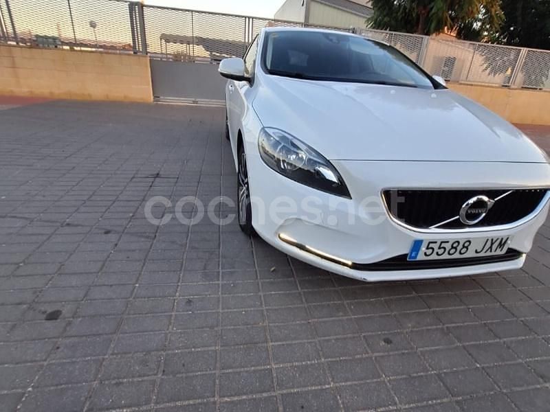 Blanco Usado 2016 Volvo V40 Kinetic Berlina | 13.900 € (Un poco caro) - Imagen 1/4