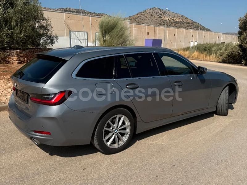 Usado BMW 318 150 CV (110 kW) 2023 Gris / plata Familiar