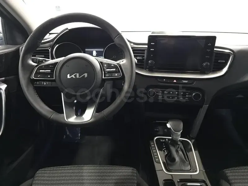 Nuevo Kia Ceed 141 CV (103 kW) 2025 Negro Utilitario
