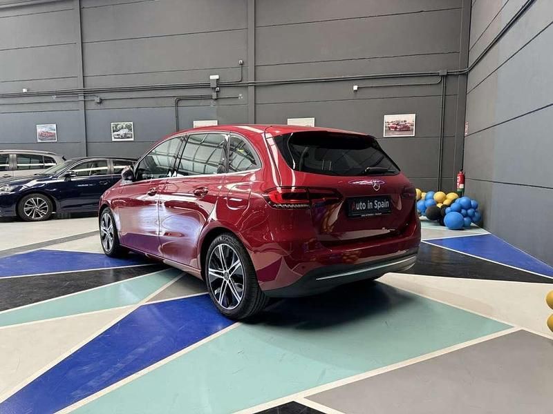 Usado Mercedes B180 136 CV (100 kW) 2021 Rojo Monovolumen