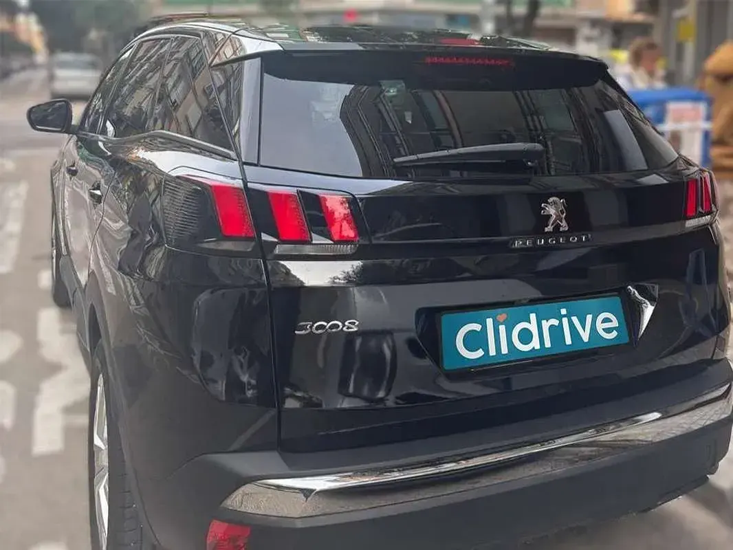 Usado Peugeot 3008 Active 131 CV (96 kW) 2020 Negro SUV
