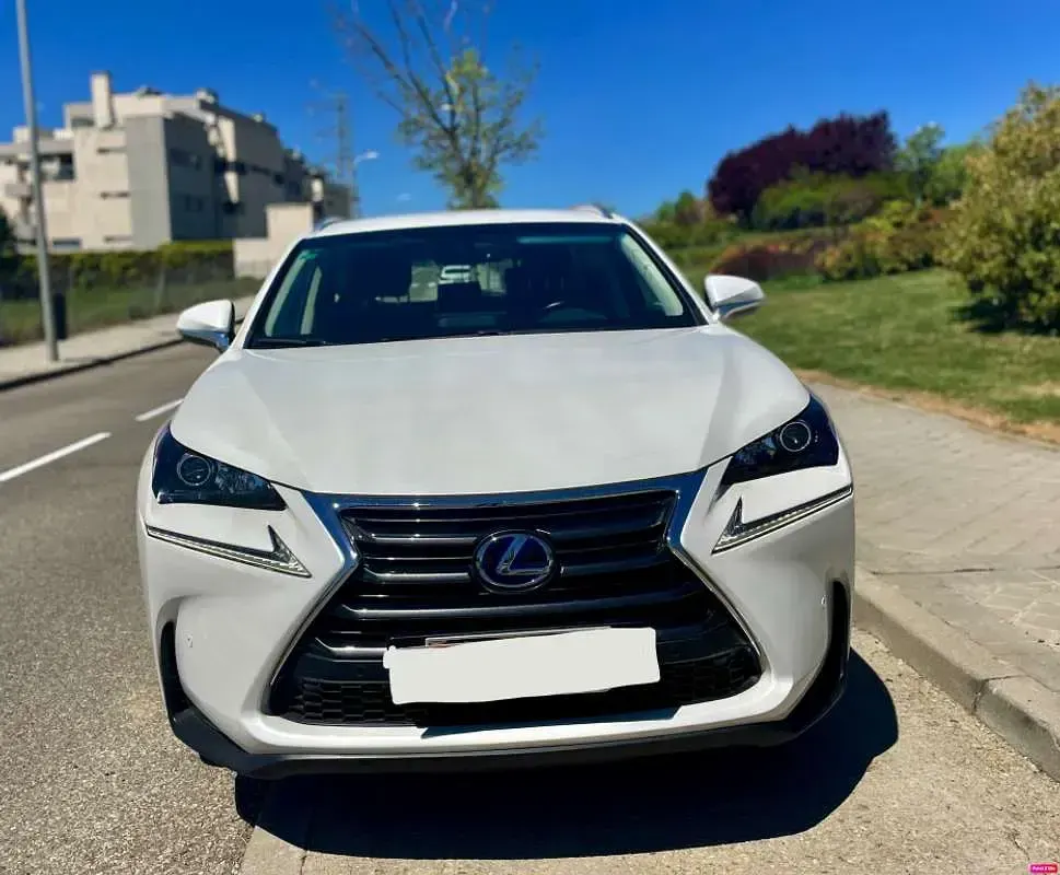 Usado Lexus NX300h Executive Line 197 CV (144 kW) 2018 Blanco SUV