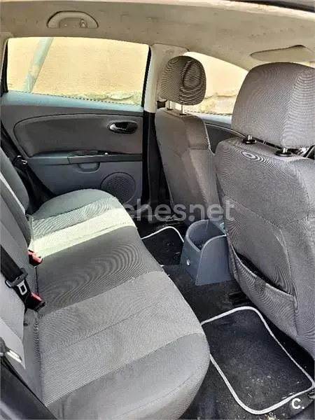 Usado Seat Leon Sport 105 CV (77 kW) 2006 Gris / plata Utilitario