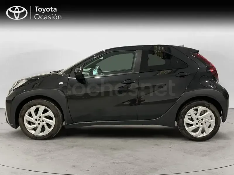 Usado Toyota Aygo X Play 72 CV (52 kW) 2025 Negro SUV