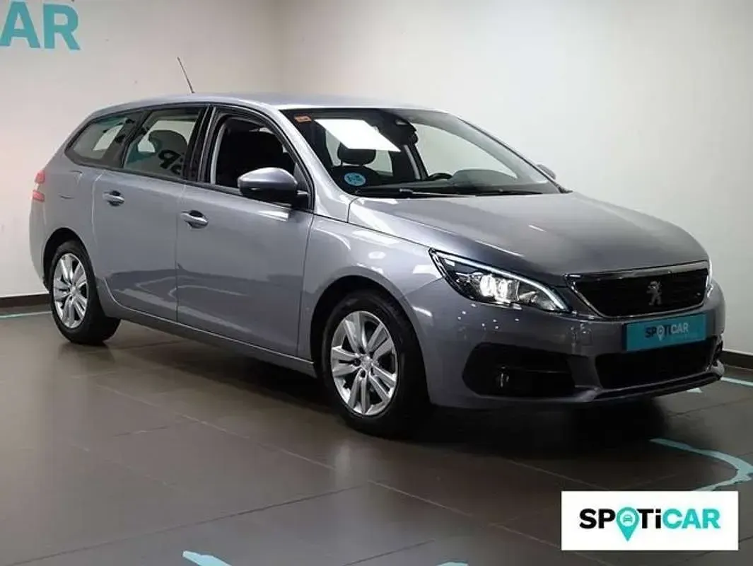 Usado Peugeot 308 SW Active 131 CV (96 kW) 2021 Gris Familiar