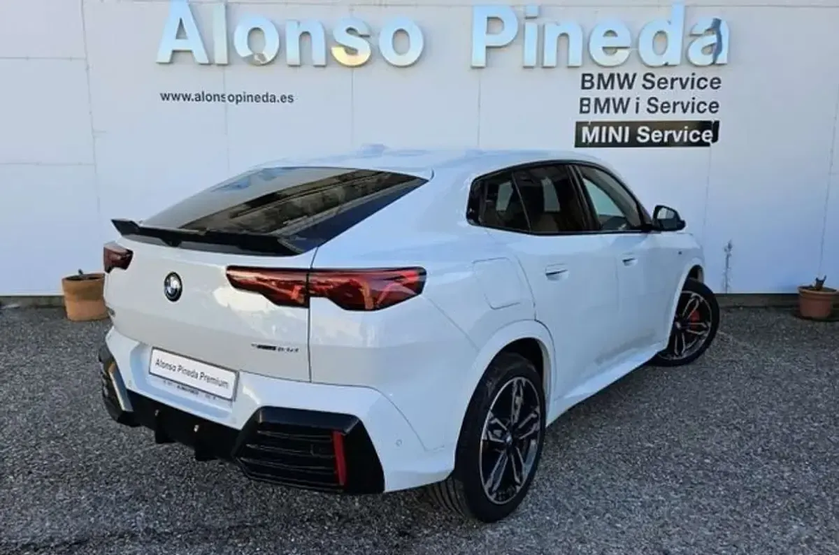 Usado BMW X2 M Sport 151 CV (111 kW) 2025 Blanco SUV